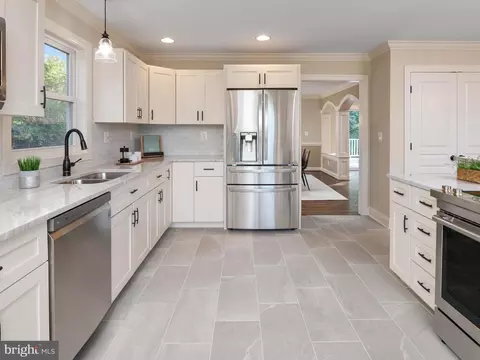 Kitchen - 5108 Mountain Rd, Pasadena, MD 21122 photo 3 of 5