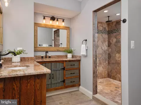 Bath - 5108 Mountain Rd, Pasadena, MD 21122 photo 3 of 8