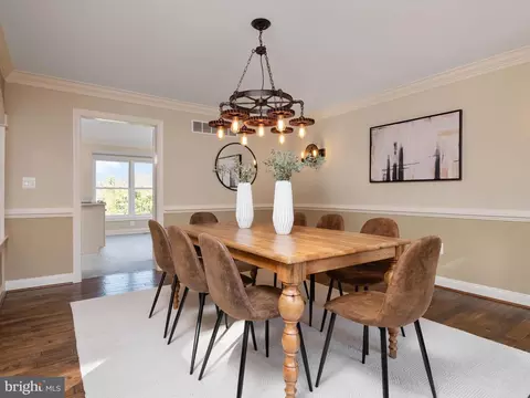 Dining - 5108 Mountain Rd, Pasadena, MD 21122 photo 4 of 5
