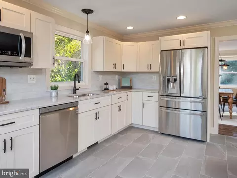 Kitchen - 5108 Mountain Rd, Pasadena, MD 21122 photo 2 of 5
