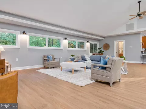 Living - 5108 Mountain Rd, Pasadena, MD 21122 photo 8 of 9