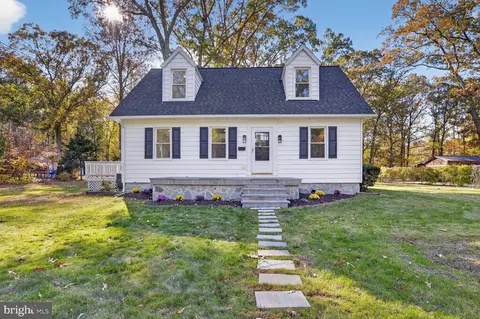 106 Railroad Ave, Pasadena, MD 21122