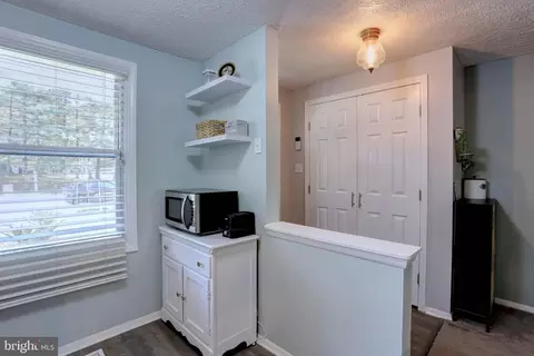 Entry Way - 8131 Tower Bridge Dr, Pasadena, MD 21122 photo 3 of 6