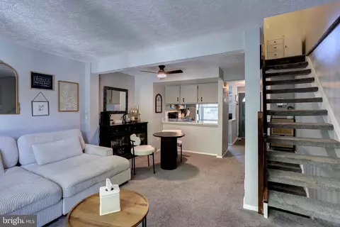 Entry Way - 8131 Tower Bridge Dr, Pasadena, MD 21122 photo 5 of 6