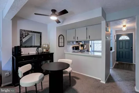 Entry Way - 8131 Tower Bridge Dr, Pasadena, MD 21122 photo 4 of 6