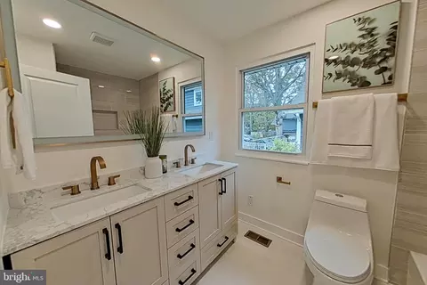 Bath - 1708 Millstone Dr, Edgewater, MD 21037 photo 1 of 3