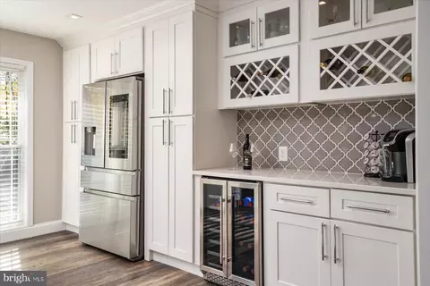Kitchen - 7677 Bush Ave, Pasadena, MD 21122 photo 2 of 7