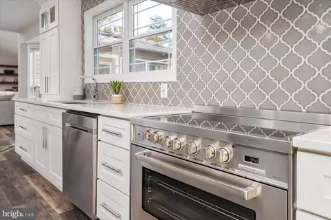 Kitchen - 7677 Bush Ave, Pasadena, MD 21122 photo 3 of 7