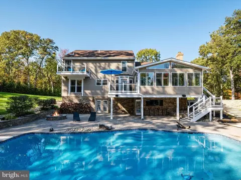 Exterior - 7677 Bush Ave, Pasadena, MD 21122 photo 6 of 13