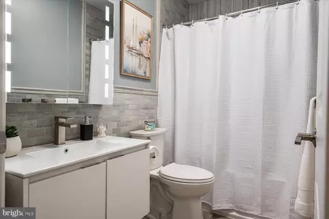 Bath - 7677 Bush Ave, Pasadena, MD 21122 photo 2 of 4