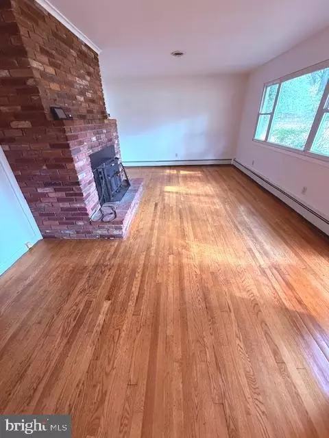 Living - 1664 Glen Dr, Pasadena, MD 21122 photo 1 of 2