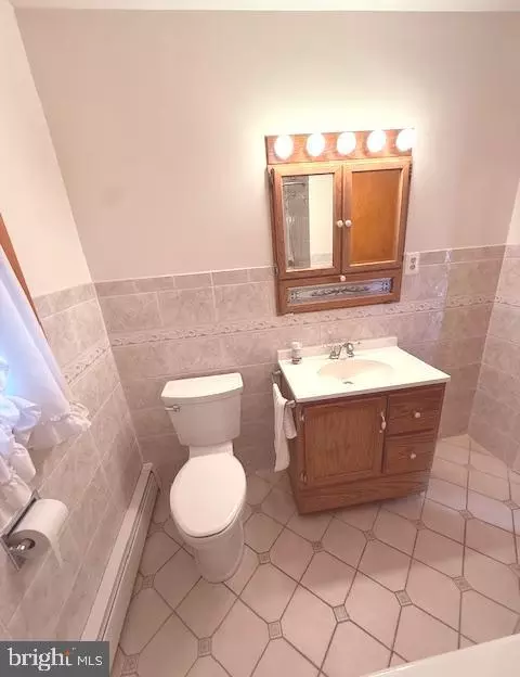 Bath - 1664 Glen Dr, Pasadena, MD 21122 photo 2 of 3