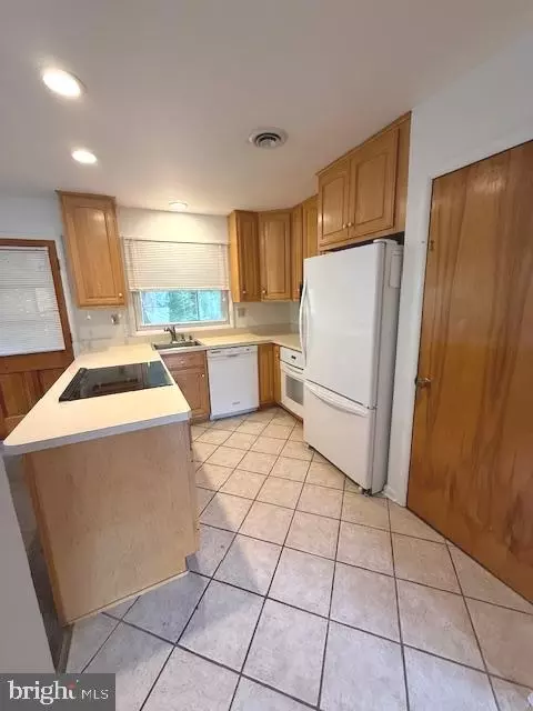 Kitchen - 1664 Glen Dr, Pasadena, MD 21122 photo 3 of 3