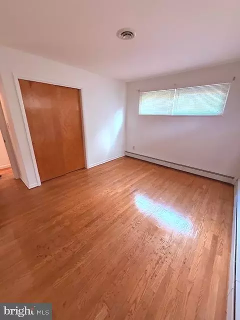 Bedroom - 1664 Glen Dr, Pasadena, MD 21122 photo 3 of 4