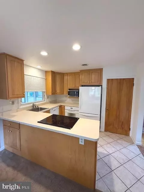 Kitchen - 1664 Glen Dr, Pasadena, MD 21122 photo 2 of 3