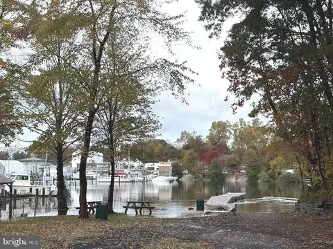 View/Area - 1664 Glen Dr, Pasadena, MD 21122 photo 1 of 3