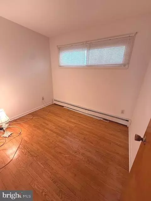 Bedroom - 1664 Glen Dr, Pasadena, MD 21122 photo 2 of 4