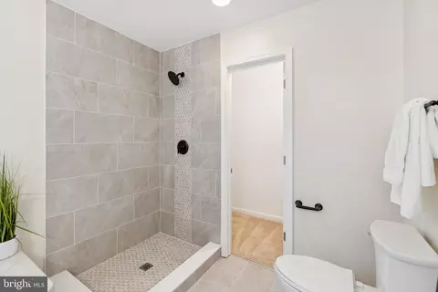 Entry Way - 5945 Deale Beach Rd, Deale, MD 20751 photo 5 of 6