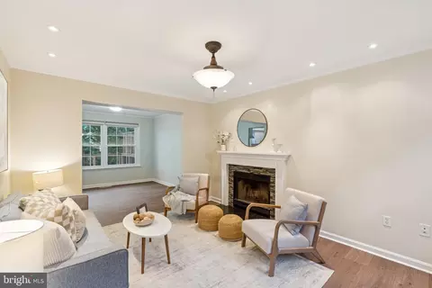 Living - 5945 Deale Beach Rd, Deale, MD 20751 photo 2 of 4