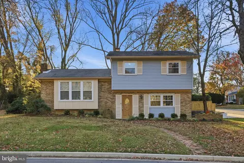 19 Roe Ln, Arnold, MD 21012