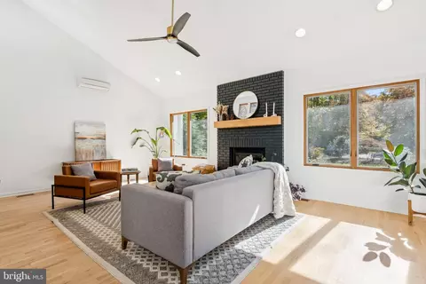 Living - 184 Old Bight Ct, Edgewater, MD 21037 photo 2 of 3