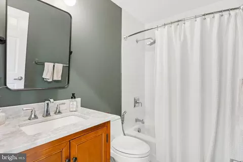 Bath - 184 Old Bight Ct, Edgewater, MD 21037 photo 2 of 4