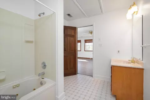 Bath - 732 Masons Beach Rd, Deale, MD 20751 photo 1 of 4