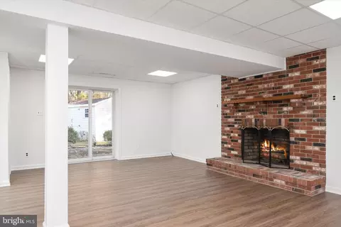 Living - 732 Masons Beach Rd, Deale, MD 20751 photo 4 of 4