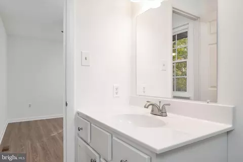 Bath - 732 Masons Beach Rd, Deale, MD 20751 photo 2 of 4