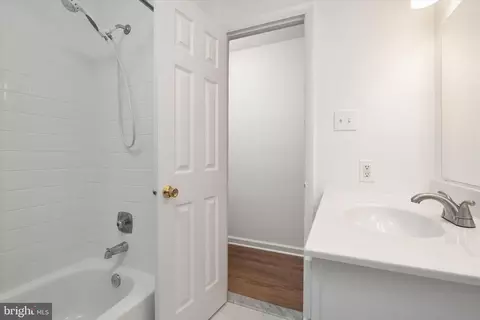 Bath - 732 Masons Beach Rd, Deale, MD 20751 photo 3 of 4