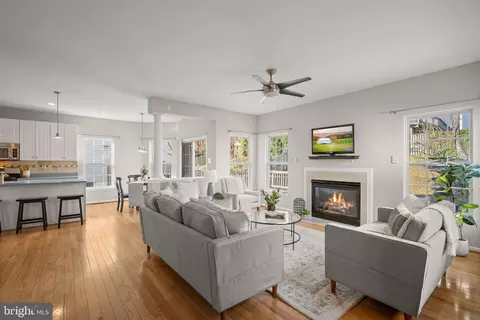 122 Farmbrook Ln, Hanover, MD 21076