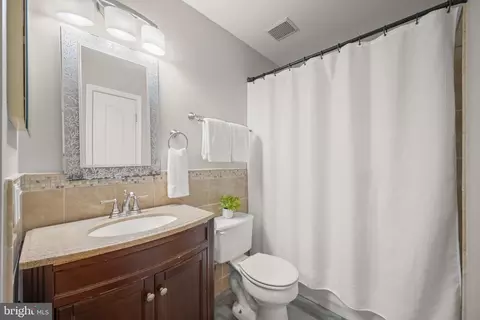 Bath - 122 Farmbrook Ln, Hanover, MD 21076 photo 3 of 3