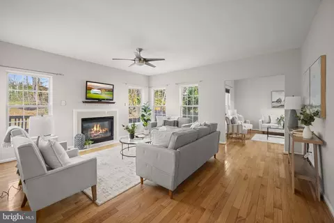 Living - 122 Farmbrook Ln, Hanover, MD 21076 photo 5 of 6