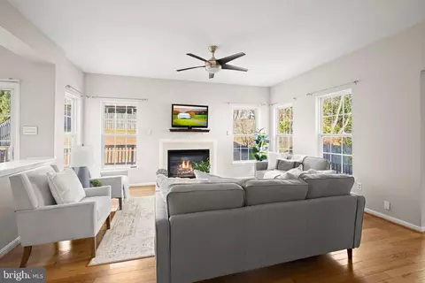 Living - 122 Farmbrook Ln, Hanover, MD 21076 photo 4 of 6