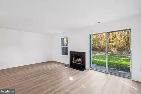 Living - 986 Breakwater Dr, Annapolis, MD 21403 photo 3 of 5