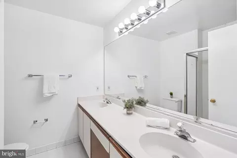 Bath - 986 Breakwater Dr, Annapolis, MD 21403 photo 2 of 2