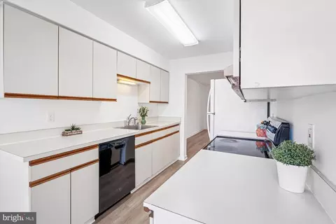 Kitchen - 986 Breakwater Dr, Annapolis, MD 21403 photo 1 of 1