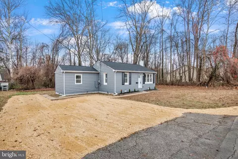 8119 Elizabeth Rd, Pasadena, MD 21122 photo 2