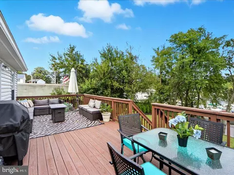 Exterior - 706 E Shore Rd, Pasadena, MD 21122 photo 3 of 5