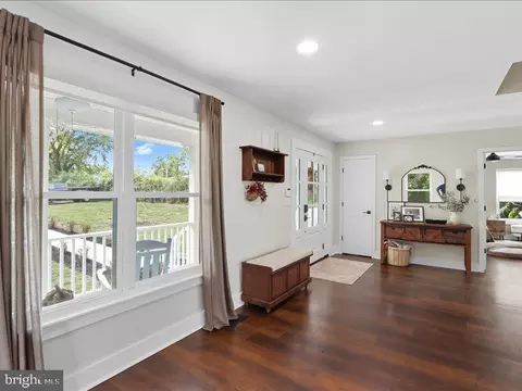 Entry Way - 706 E Shore Rd, Pasadena, MD 21122 photo 2 of 5