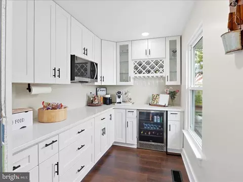Kitchen - 706 E Shore Rd, Pasadena, MD 21122 photo 2 of 2