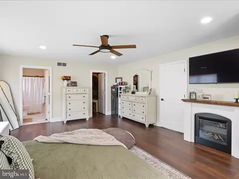 Bedroom - 706 E Shore Rd, Pasadena, MD 21122 photo 6 of 6