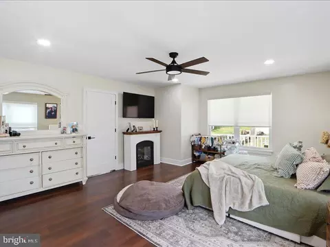 Bedroom - 706 E Shore Rd, Pasadena, MD 21122 photo 2 of 6