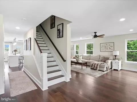 Entry Way - 706 E Shore Rd, Pasadena, MD 21122 photo 1 of 5