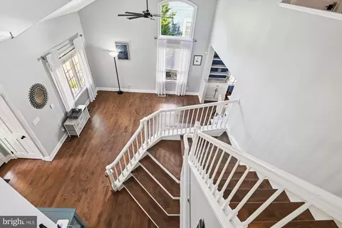 Entry Way - 161 E Bay View Dr, Annapolis, MD 21403 photo 4 of 10