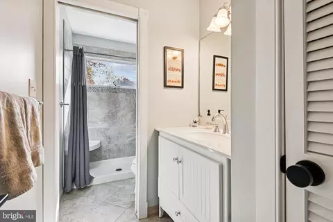 Bath - 161 E Bay View Dr, Annapolis, MD 21403 photo 3 of 6