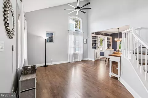 Entry Way - 161 E Bay View Dr, Annapolis, MD 21403 photo 1 of 10