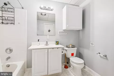 Bath - 161 E Bay View Dr, Annapolis, MD 21403 photo 6 of 6