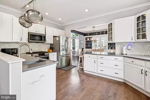 Kitchen - 161 E Bay View Dr, Annapolis, MD 21403 photo 3 of 4