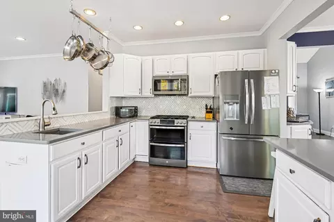 Kitchen - 161 E Bay View Dr, Annapolis, MD 21403 photo 1 of 4